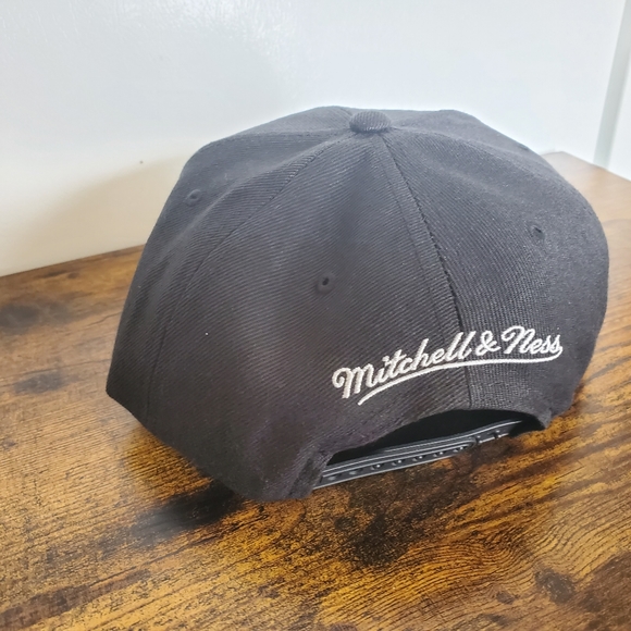 Los Angeles Lakers Mitchell & Ness Two Tone Black/Gray Snapback Hat/Cap - Picture 5 of 9